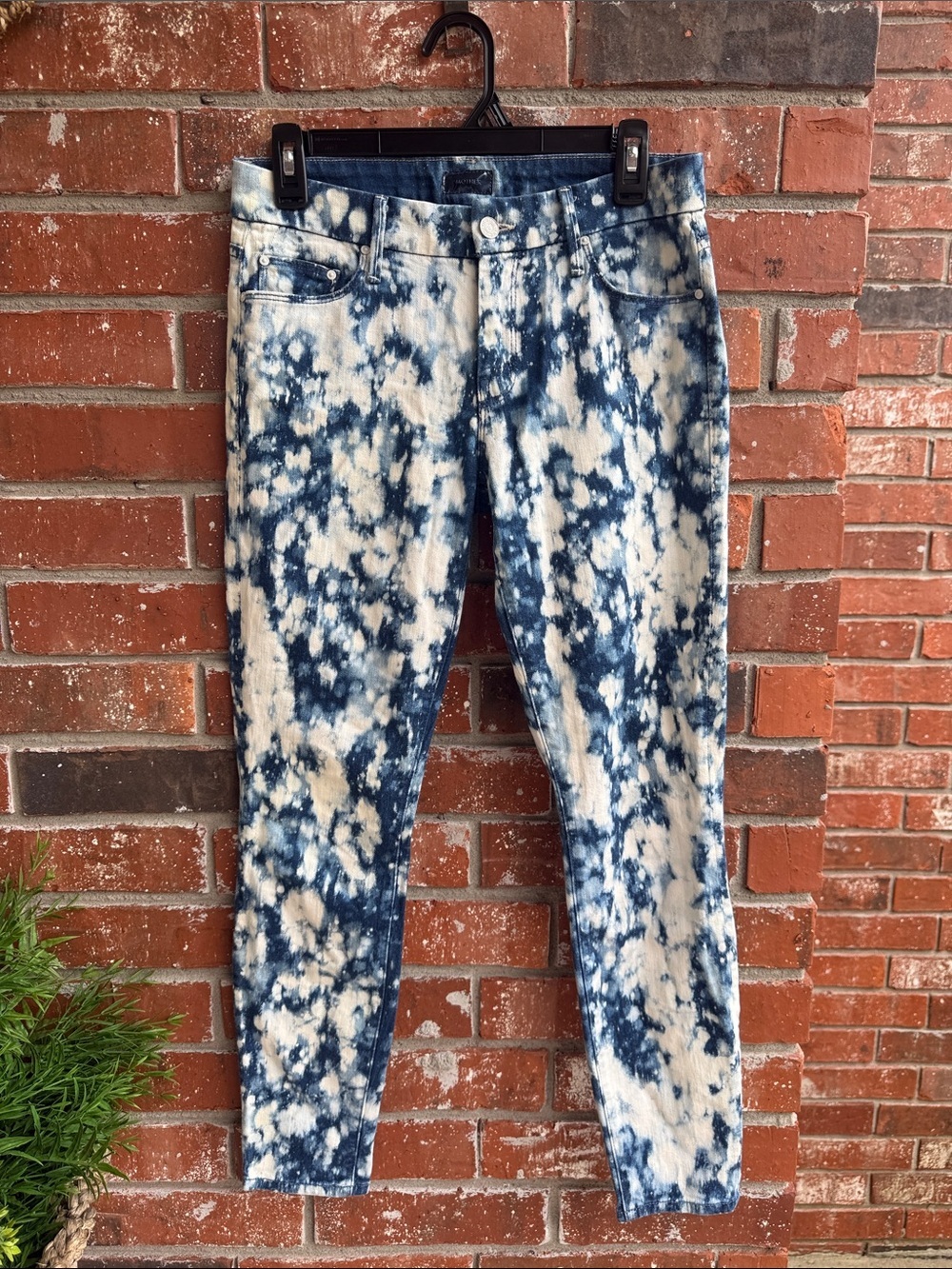 MOTHER The Looker Ankle Jean in Hot Spot Wash